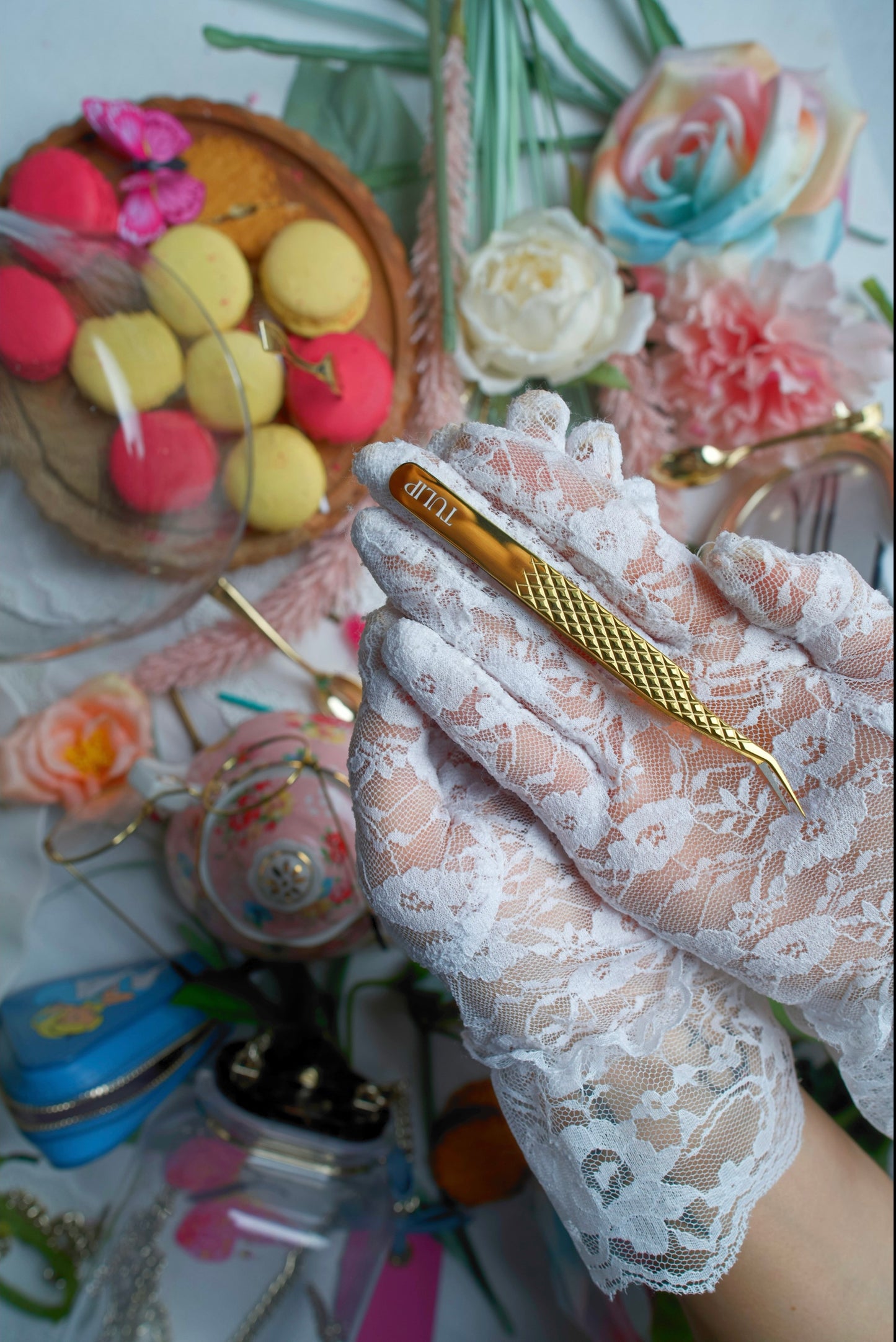 Tulip tweezer